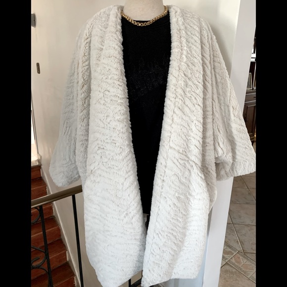 Catherine Malandrino Sweaters - Catherine Malandrino white jacket poncho sweater